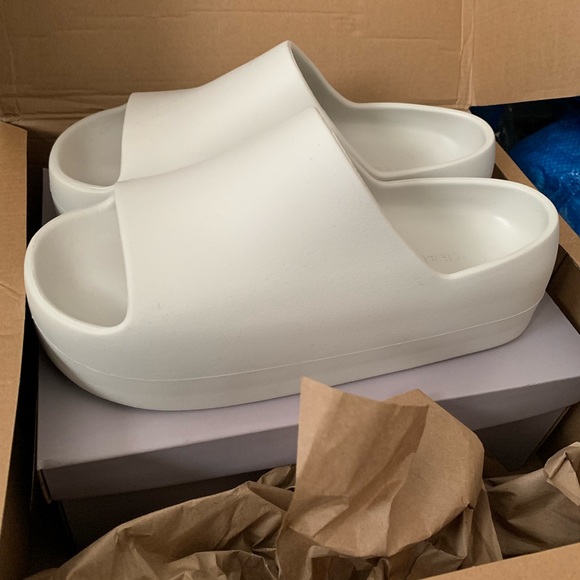 Morgan Platform Slide Sandals - Picture 1 of 7